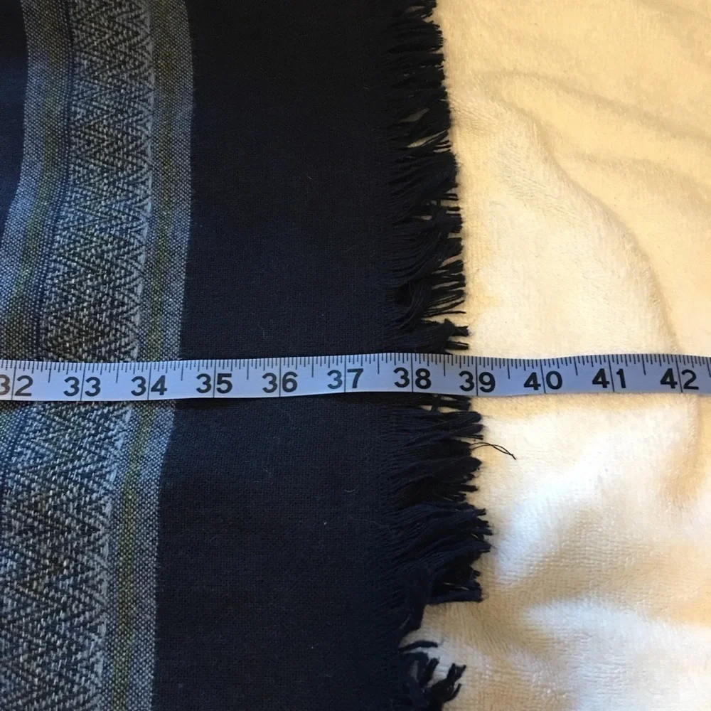 Goodclothes wool blend midi skirt. Sz 14, lined, frayed hem, zips in back.